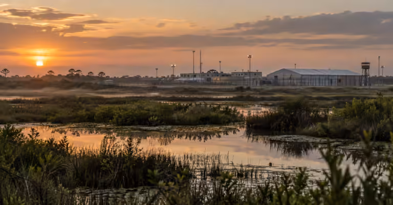 Centro de detenção nos Everglades: direitos e controvérsias