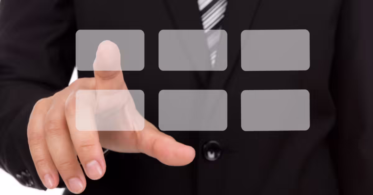 Interface digital com botões de pagamento destacados, representando práticas abusivas conhecidas como dark patterns no consumo online.